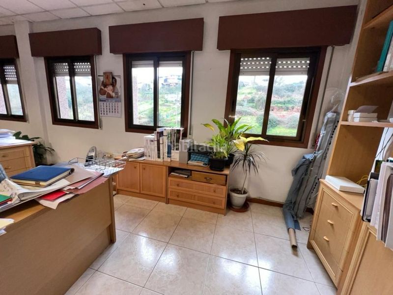 Foto 760f55a4-d5fe-42b9-bf51-aa8101ce802c. Local comercial a Coles