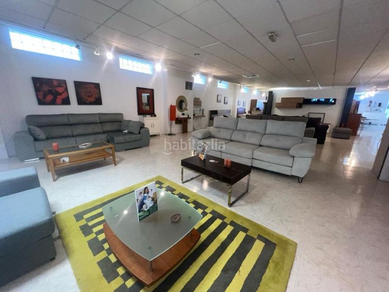 Foto 79b2ab98-072b-4a37-8c5e-7e39dd2b5875. Local comercial a Coles