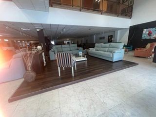 Locale commerciale in Coles. Oportunidad se vende nave en carretera de santiago coles