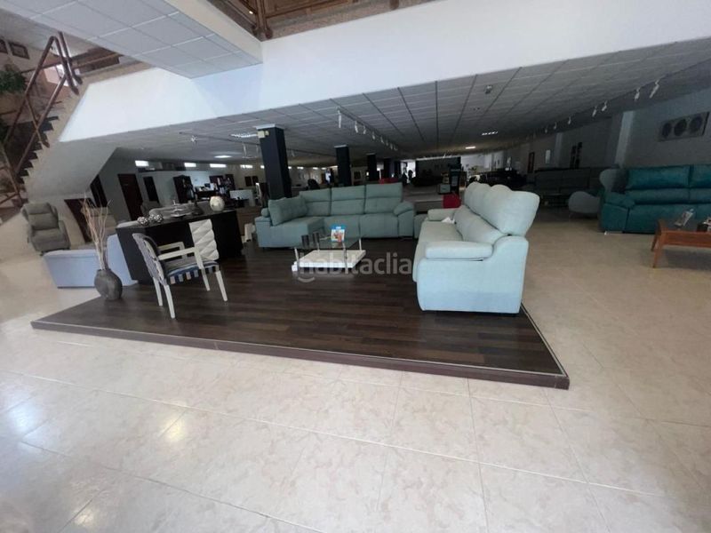Foto cce00895-acee-4fd1-8633-7ac78abc7a6b. Local comercial a Coles