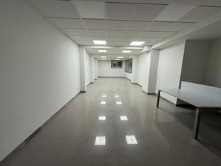 Rent Office space in Avenida camelias 80. Atencion emprendedores!! amplia oficina en alquiler en avenida c