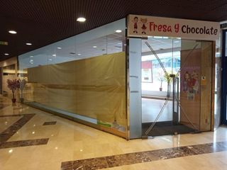 Local Comercial a Plaza de america 1. Atencion inversores!! dos increibles locales al precio de uno en