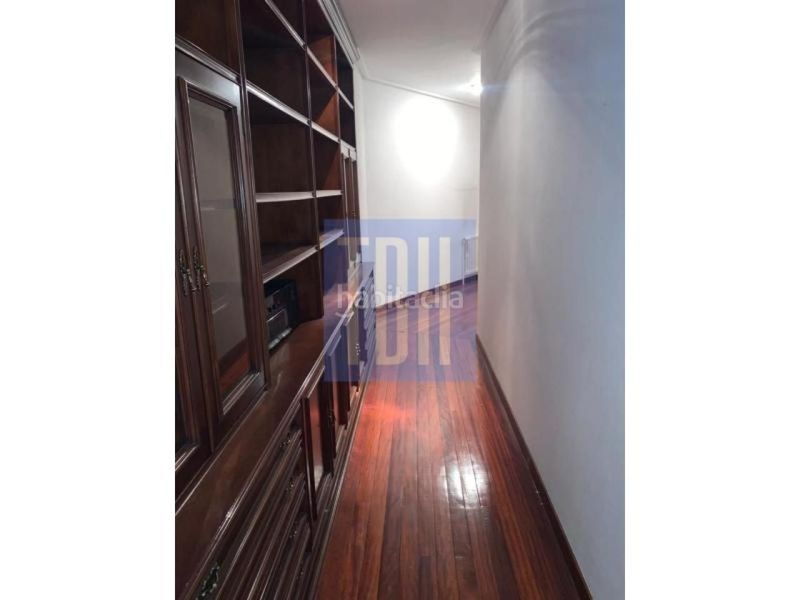 Foto cf4d7acd-d249-45e2-9f52-0bc76376bbeb. Pis amb aparcament a Centro Ourense
