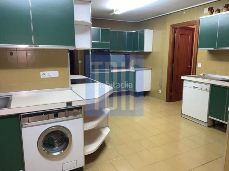 Foto ee0f9100-86ab-4875-a809-451bf8a07bcd. Pis amb aparcament a Centro Ourense