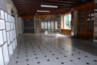 Lloguer Local Comercial a Mariñamansa. Bajo en alquiler en zona catedral.