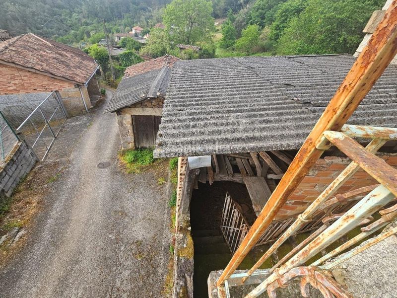 Foto f4b54a9b-0cd9-419e-bea8-c188543b9e2d. Casa a Toén