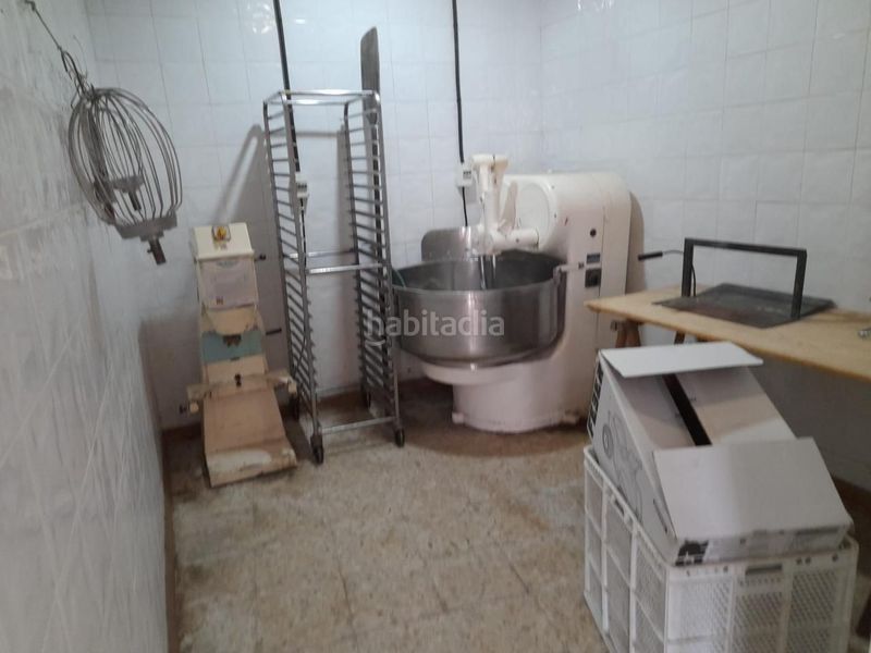 Foto 36fa6998-6ce1-4ffe-b101-9abd3f5bbdc6. Lloguer local comercial a Coles