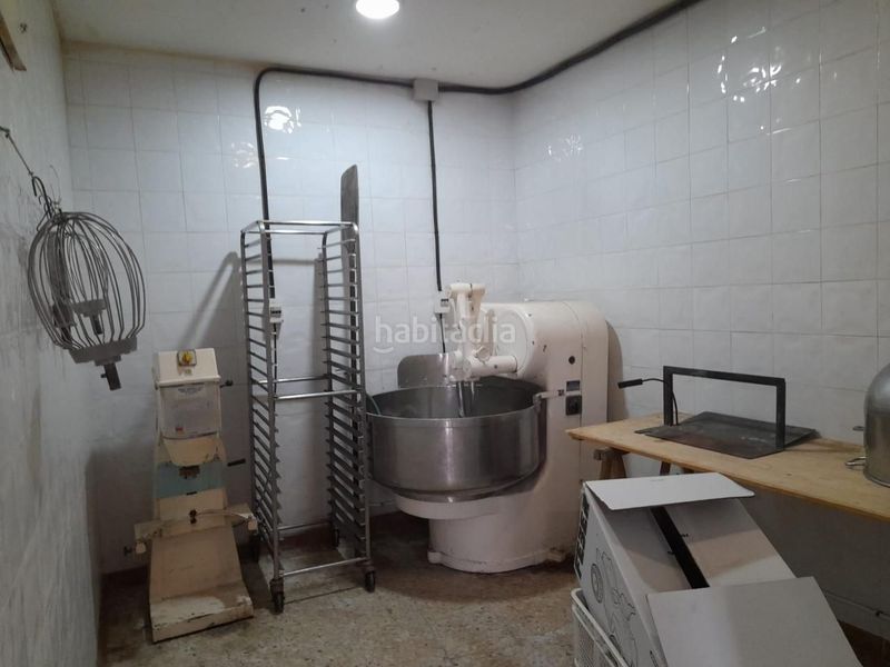 Foto 42942331-b6e9-4c71-92a5-97b1ee70761b. Lloguer local comercial a Coles
