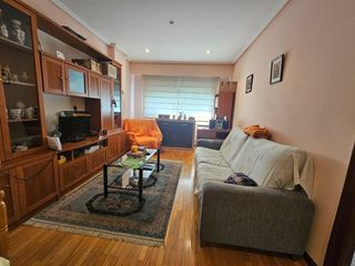 Apartment in Ventiun. Amplio apartamento en veintiuno, ourense por 125.000 con garaje