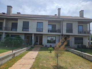 Maison jumelée  Carretera carretera zamora a santiago. Se vende chalet adosado en cambeo