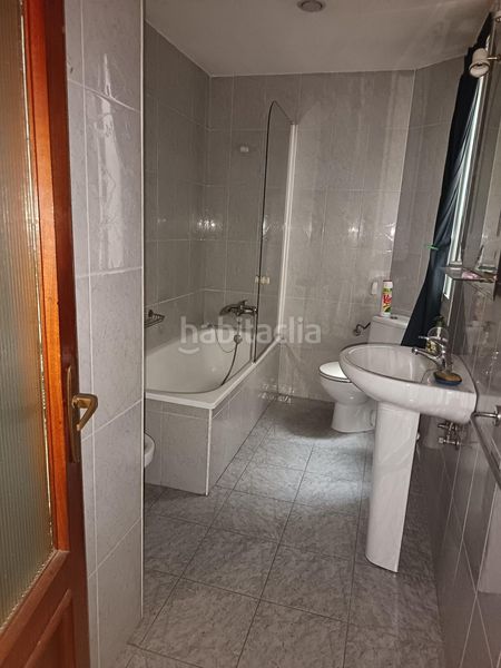 Foto a6ccd187-3151-4b50-9b7a-40ac43bfdc98. Edificio amplio edificio semireformado en posio, oportunidad única en Ourense
