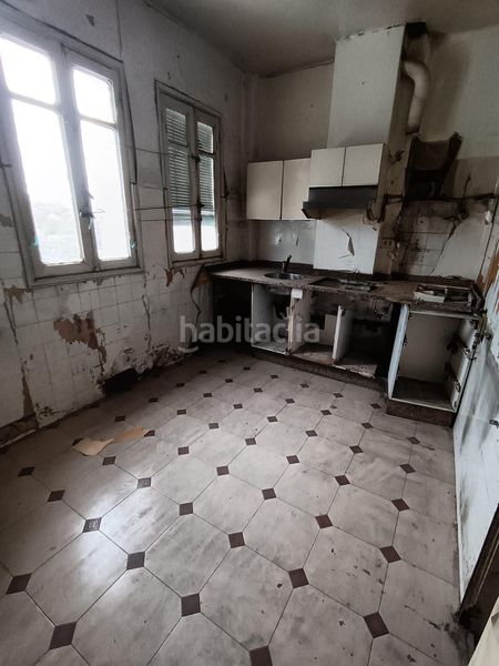 Foto de639763-971c-4703-b475-9b5d05451c9b. Edificio amplio edificio semireformado en posio, oportunidad única en Ourense