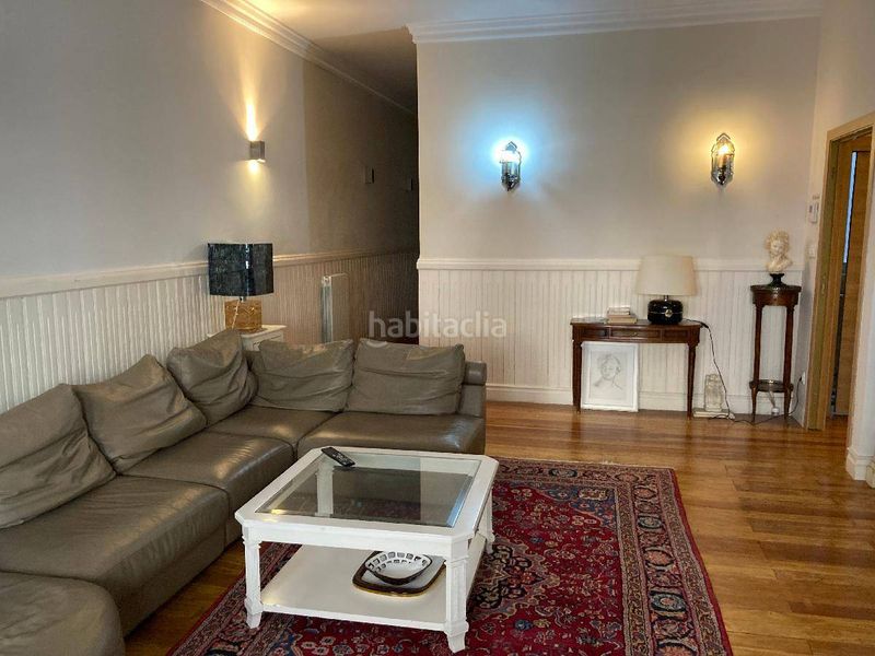 Foto 29c52f9d-6aa8-4232-81da-237bd3bc6a0a. Pis a Abandoibarra - Guggenheim Bilbao