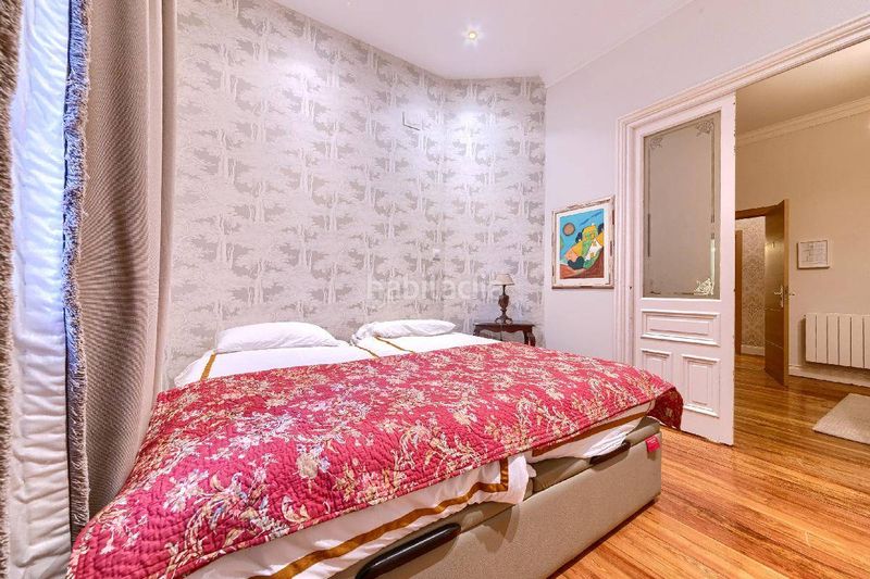 Foto 9a5a2cde-22bf-4bb8-b57d-8e1c35db900e. Pis a Abandoibarra - Guggenheim Bilbao