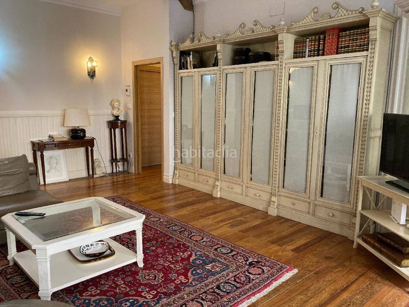 Foto ed326fb6-f1dc-4b03-b1ae-312b3c7c1fff. Pis a Abandoibarra - Guggenheim Bilbao