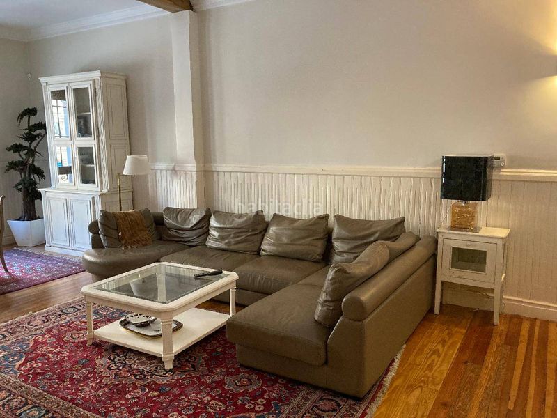 Foto eea302b4-82c7-479d-9fb8-9899e3a154bd. Pis a Abandoibarra - Guggenheim Bilbao