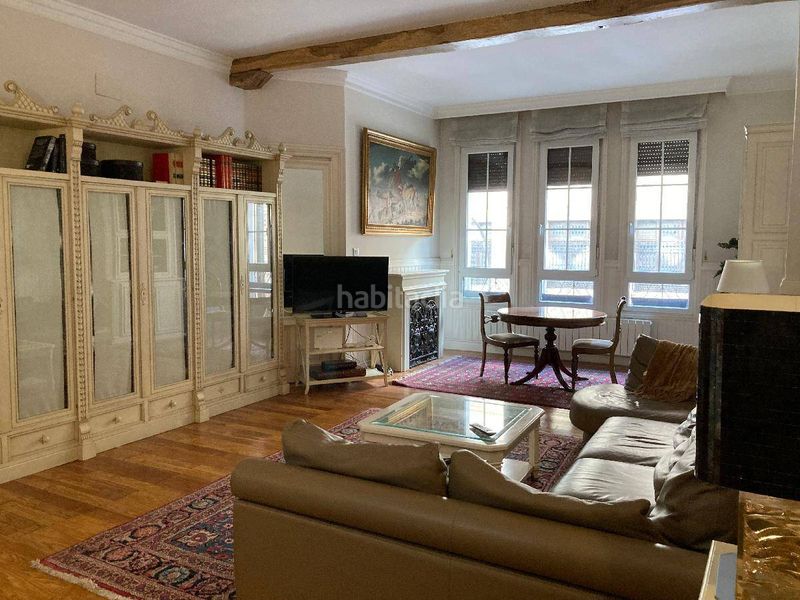 Foto f32aad15-e4b6-4139-987a-e74154fbfd07. Pis a Abandoibarra - Guggenheim Bilbao