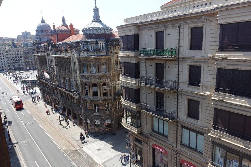 Foto 993d0502-67a8-4083-95b2-a94bcb783871. Dúplex amb calefacció aparcament a Plaza Circular Bilbao