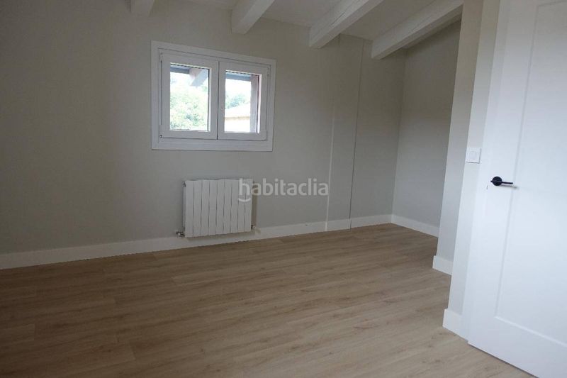 Foto 7415d12e-ed7b-4534-b098-18126fbe1c27. Piso venta de duplex con jardín en mioño en Mioño-Santullán Castro - Urdiales