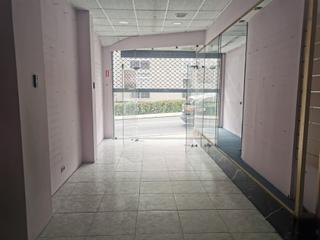 Location Local commercial  Avenida de rosalía de castro. Local acondicionado en  avenida rosalia de castro