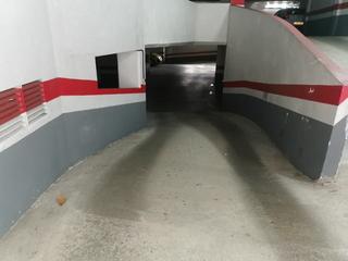 Car parking in Rúa de Luis Freire 63