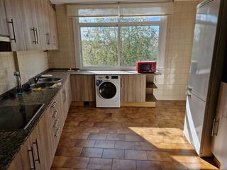 Rent Flat  Rúa do campo do forno. Piso en zona norte -zona vieja para curso académico