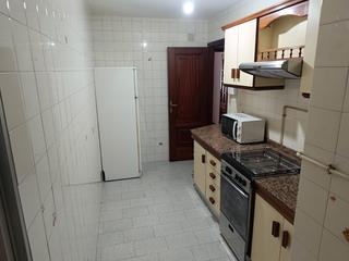 Lloguer Pis  Avenida de rosalía de castro. Apartamento para contrato anual en centro de santiago