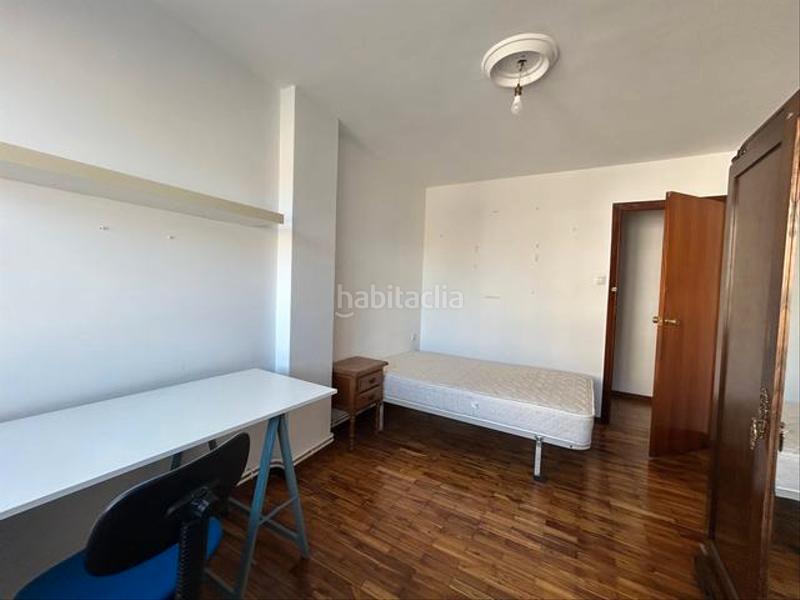 Foto 04c5bba7-f33d-4a89-917c-77ab71668296. Rent flat in Ensanche - Sar Santiago de Compostela