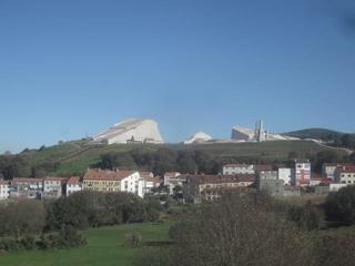 Casa  Rúa das barreiras. Casa con vistas a ciudad de la cultura, con finca