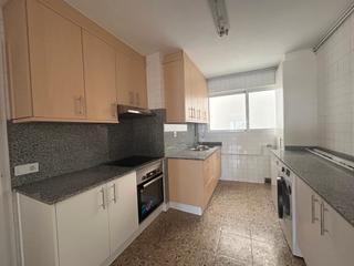 Miete Etagenwohnung  Rúa nova de abaixo. Vivienda sin muebles de 3 dormitorios en el centro de santiago