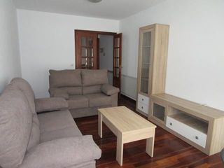 Rent Flat  Rúa do penedo. Piso en conxo de 3 habitaciones muy luminoso , pasa estudiantes
