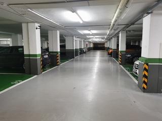 Car parking in Rúa de Frei Rosendo Salvado