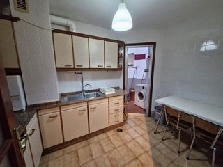 Lloguer Apartament  Avenida de vilagarcía. Apartamento   de 2 dormitorios muy céntrico anual o curso