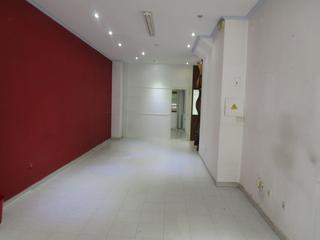 Location Local commercial  Avenida de vilagarcía. Local bien situado  con mucho potencial