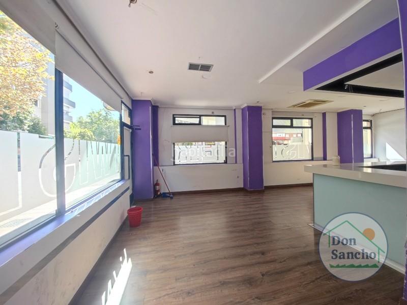 Foto 12b19a83-d776-493e-b345-e3d4551837d9. Local comercial local con gran ubicación, avenida palencia haciendo esquina con calle soto. junto a la gasolinera. 61 metros con amplia zona de ba en Valladolid