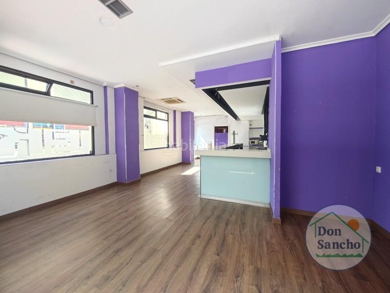 Foto 1c196c5b-77c9-4857-a0eb-8e09d3040c52. Local comercial local con gran ubicación, avenida palencia haciendo esquina con calle soto. junto a la gasolinera. 61 metros con amplia zona de ba en Valladolid