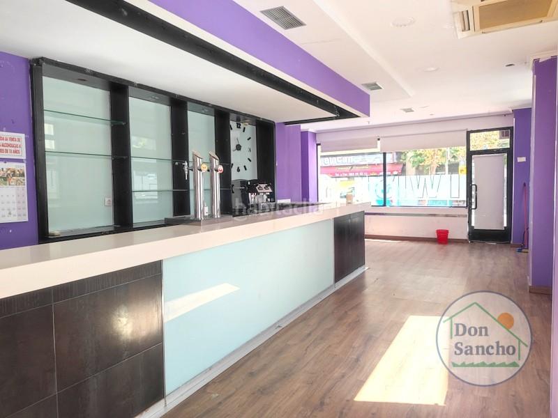 Foto 3a4d4b02-de34-42cc-ba94-10abd7e7a399. Local comercial local con gran ubicación, avenida palencia haciendo esquina con calle soto. junto a la gasolinera. 61 metros con amplia zona de ba en Valladolid