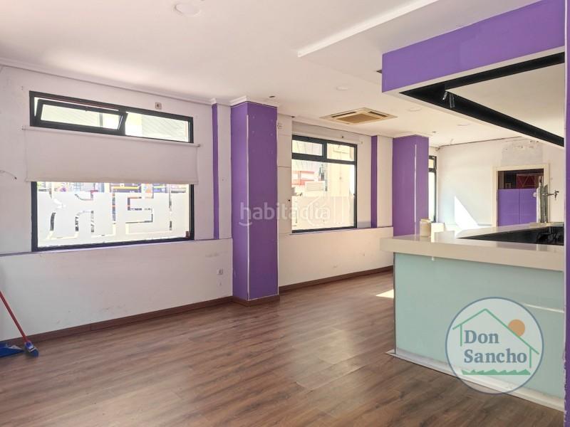 Foto 9f6b42b4-c054-4782-9a4d-8b816abd3aee. Local comercial local con gran ubicación, avenida palencia haciendo esquina con calle soto. junto a la gasolinera. 61 metros con amplia zona de ba en Valladolid