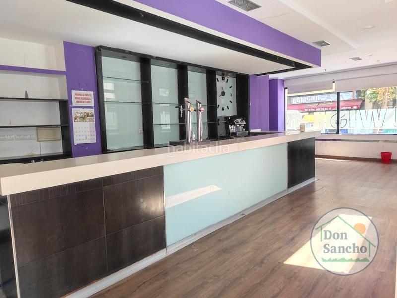 Foto f3ed4eca-357e-4072-888d-7da1ed98ed70. Local comercial local con gran ubicación, avenida palencia haciendo esquina con calle soto. junto a la gasolinera. 61 metros con amplia zona de ba en Valladolid