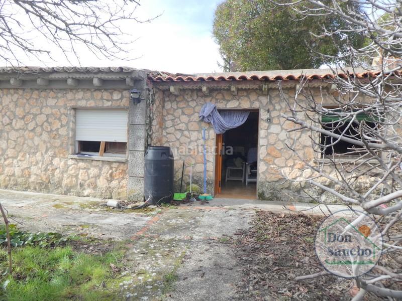 Foto 2fd4d377-b42b-49fb-b4fd-541c8ef55d6d. Casa amb aparcament a Olivares de Duero