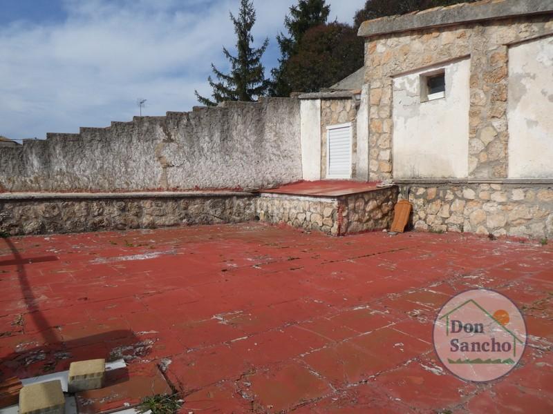 Foto af828414-f95a-4671-8a9c-2f06e53bf645. Casa amb aparcament a Olivares de Duero