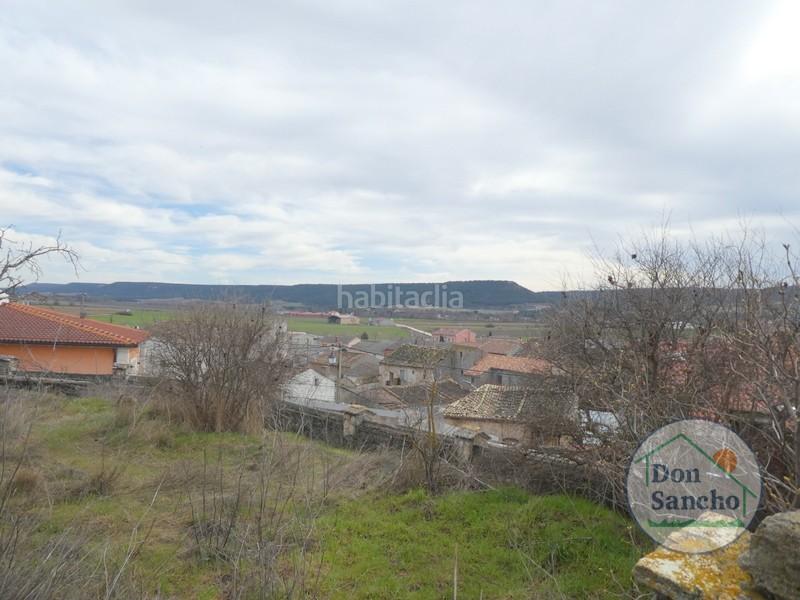 Foto c3106930-ab96-4a05-aef2-ab552d186346. Casa amb aparcament a Olivares de Duero