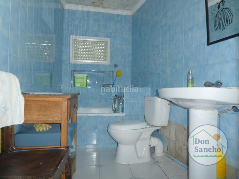 Foto ca50cea3-1713-4c21-a057-8a0dfd99afd7. Casa amb aparcament a Olivares de Duero