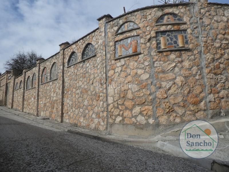 Foto cb96b6b1-c156-48fd-b27f-8e5a1e2f82d3. Casa amb aparcament a Olivares de Duero