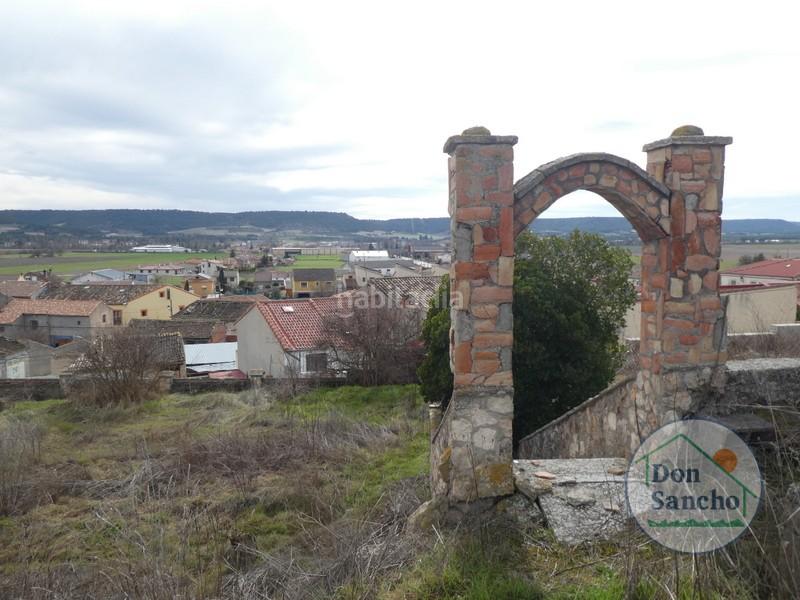 Foto d565b0cb-f79a-41cc-9a2b-d10b14817a24. Casa amb aparcament a Olivares de Duero
