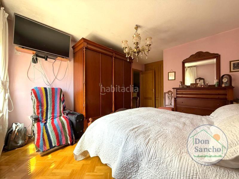 Foto 0a60dd2b-de5e-4996-9ccb-7f9b461d05e4. Casa adossada amb calefacció aparcament a Parque Alameda - Paula López Valladolid