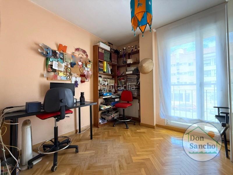Foto 135e66ea-6e86-4f52-8c21-a9f02488e0c9. Casa adossada amb calefacció aparcament a Parque Alameda - Paula López Valladolid