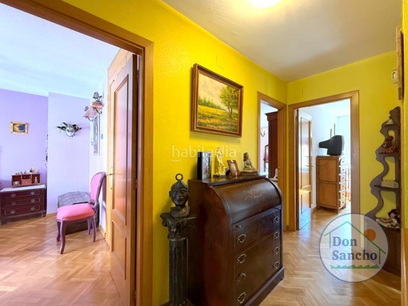 Foto 4d971bab-697e-44c7-8f35-381fecf2837e. Casa adossada amb calefacció aparcament a Parque Alameda - Paula López Valladolid