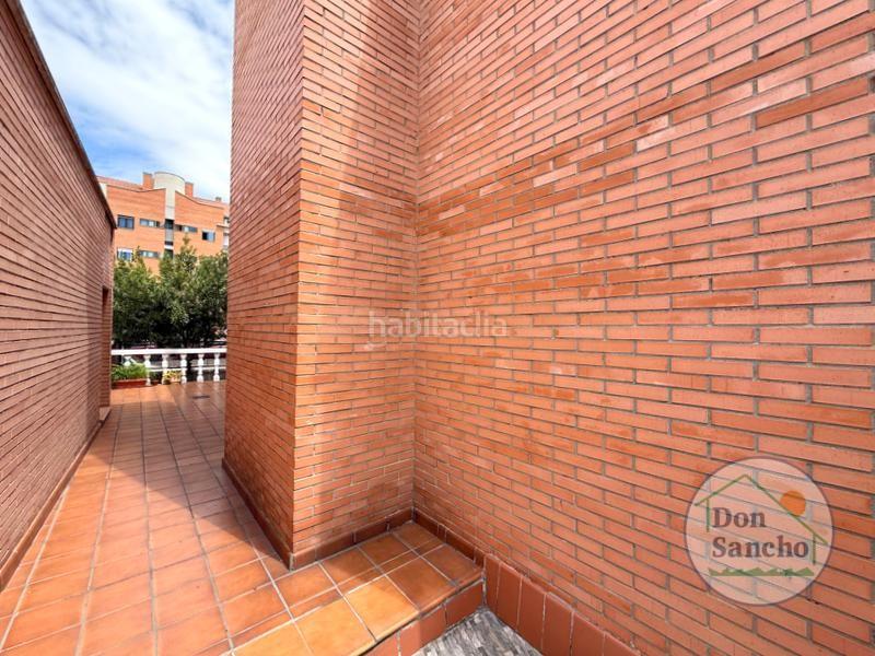 Foto b67e549b-ddc8-4f81-9feb-cf66b05f3a0f. Casa adossada amb calefacció aparcament a Parque Alameda - Paula López Valladolid
