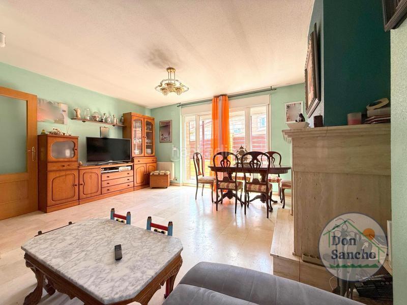 Foto e0a3e932-d606-464d-87b7-9986e7ce424a. Casa adossada amb calefacció aparcament a Parque Alameda - Paula López Valladolid